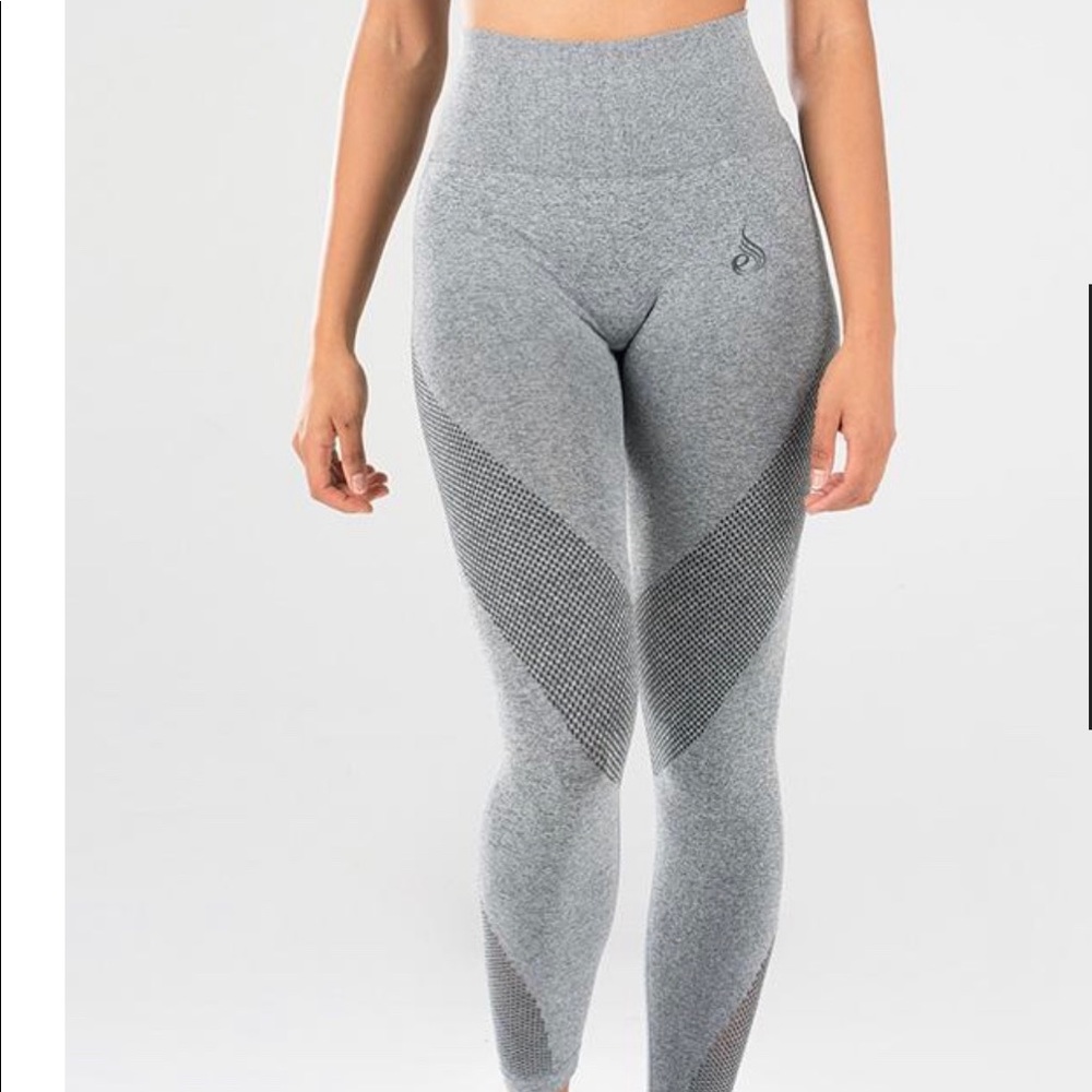 *SOLD* NWT Seamless Tights